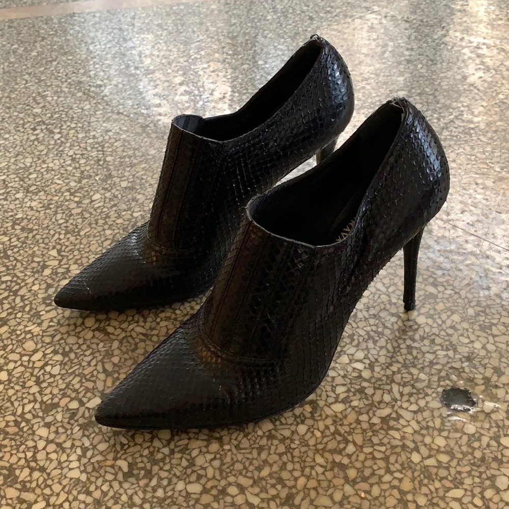 Valentino Snakeskin Pointed-Toe Ankle Booties 38